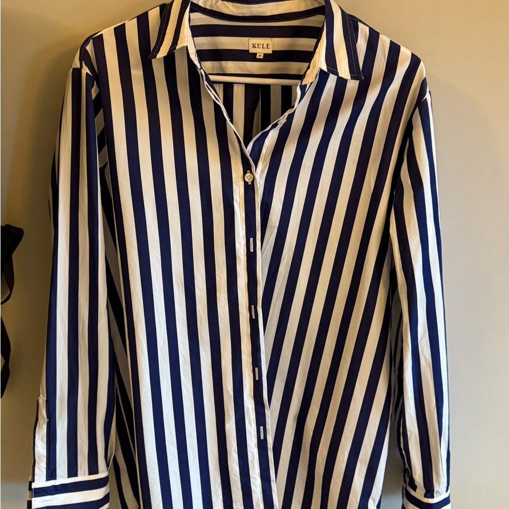KULE Navy and White Striped Shirt. Size M. Excellent condition.